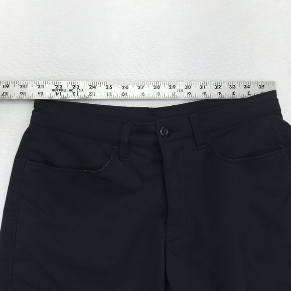 Under‎ Armour Shorts Mens 32 Black Solid Heatgear 9" Inseam Golf Casual Chino - Picture 4 of 6